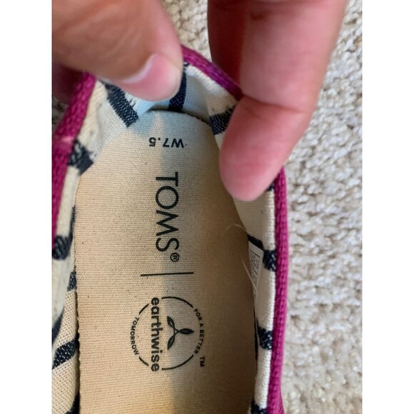 TOMS‎ Women's W7.5 Magenta Canvas Slip-On Shoes - Picture 3 of 7